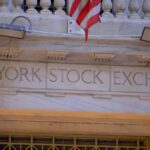 Stocks Settle Mixed as AI Angst Offsets Easing Geopolitical Tensions
